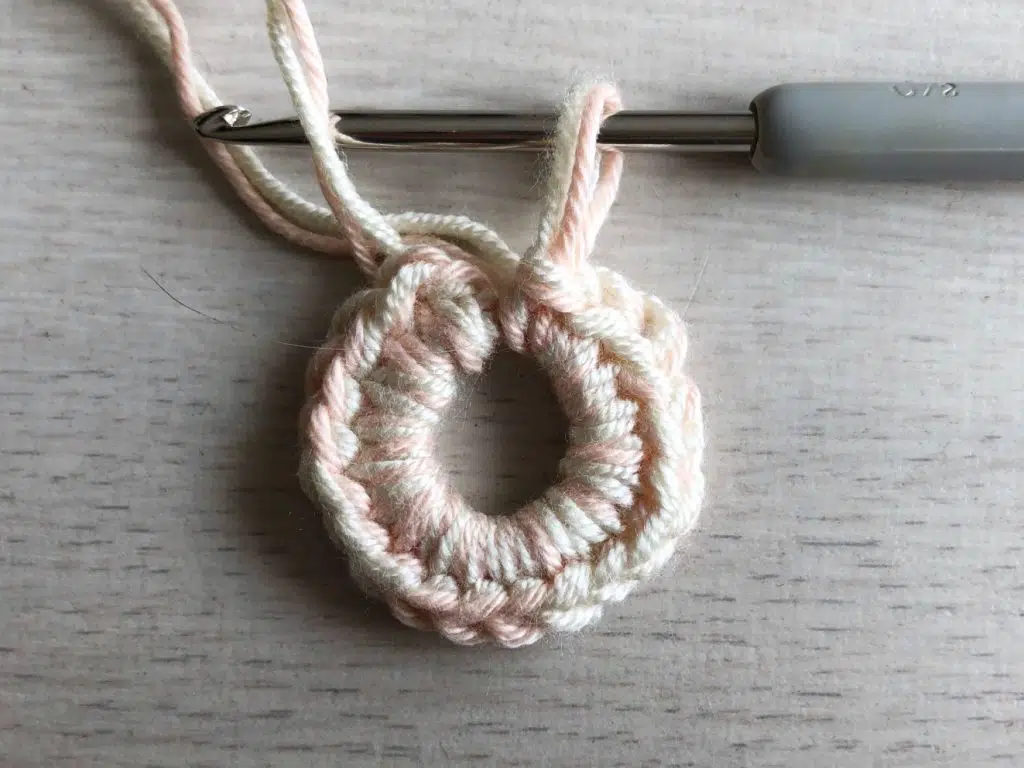 Topflappen häkeln, kostenlose Häkelanleitung von myneedleworks, Fadenring häkeln