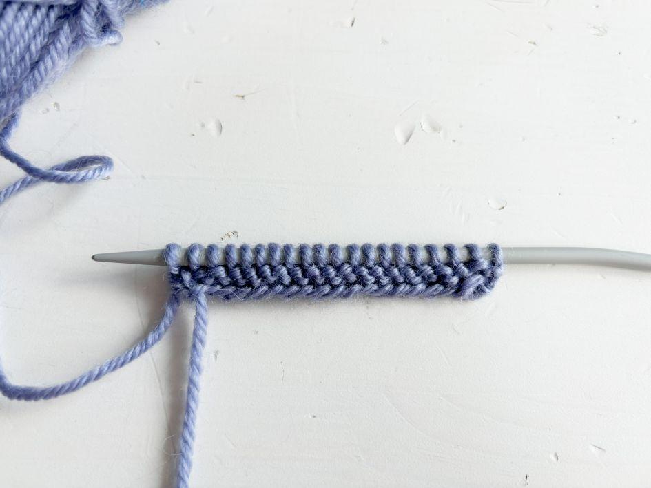 Stricken lernen: rechte und linke Maschen stricken | Kreativblog myneedleworks