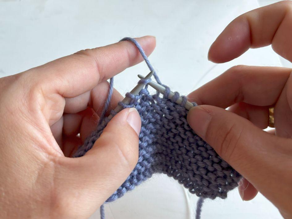 Stricken lernen: rechte und linke Maschen stricken | kontinentaler Strickstil | Kreativblog myneedleworks