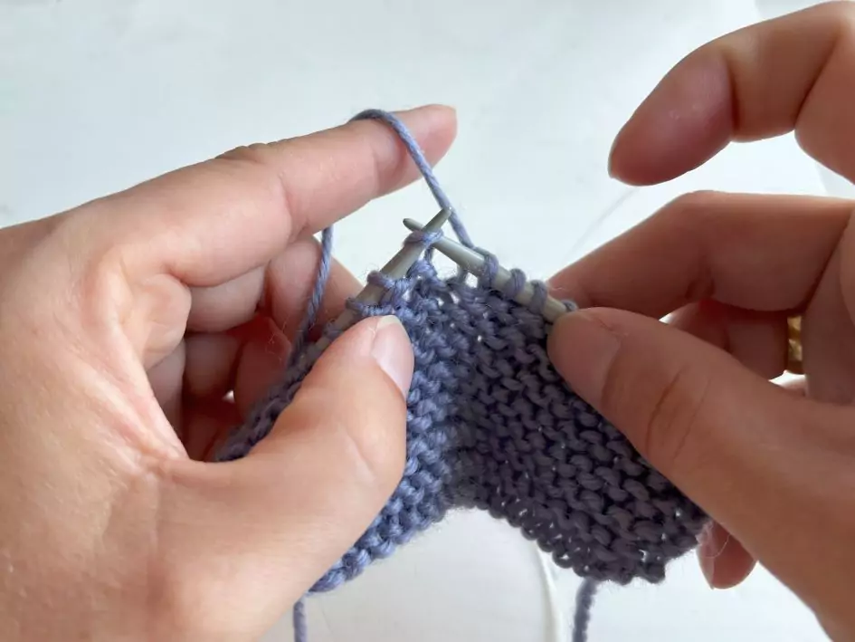 Stricken lernen: rechte und linke Maschen stricken | kontinentaler Strickstil | Kreativblog myneedleworks