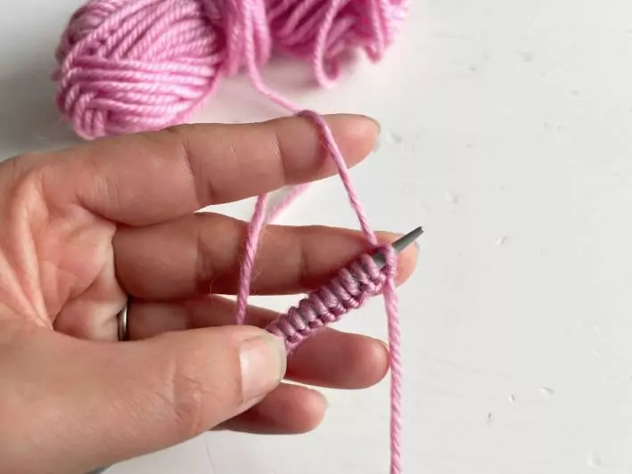 Stricken lernen: rechte und linke Maschen stricken | Kreativblog myneedleworks