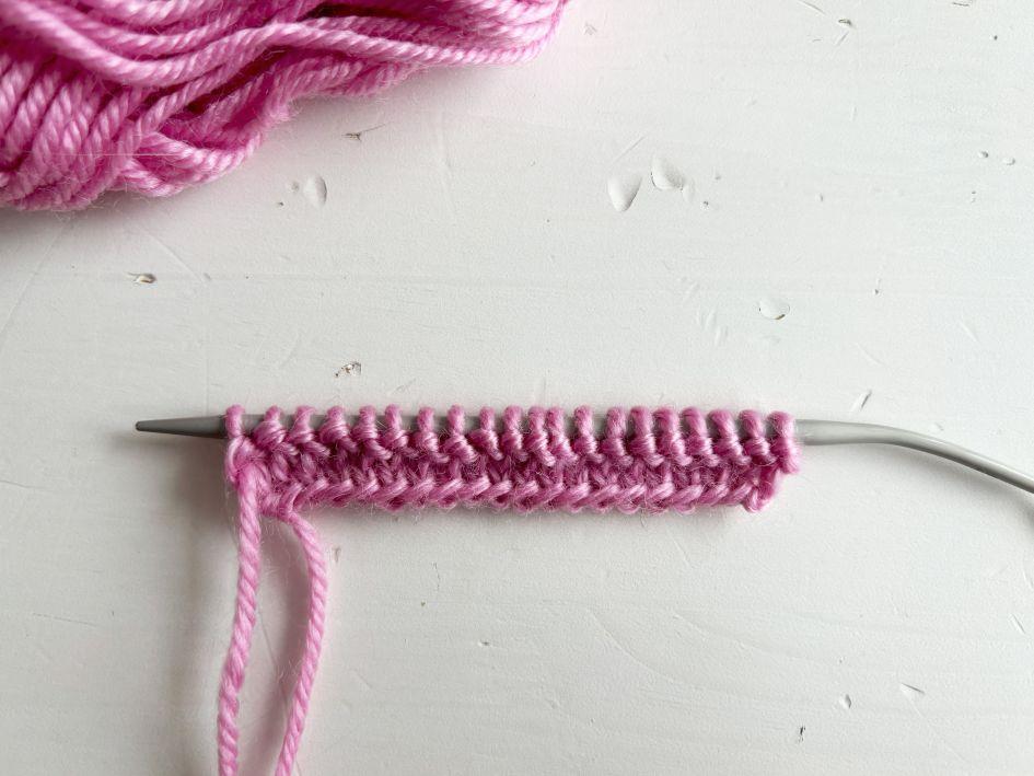 Stricken lernen: rechte und linke Maschen stricken | Kreativblog myneedleworks