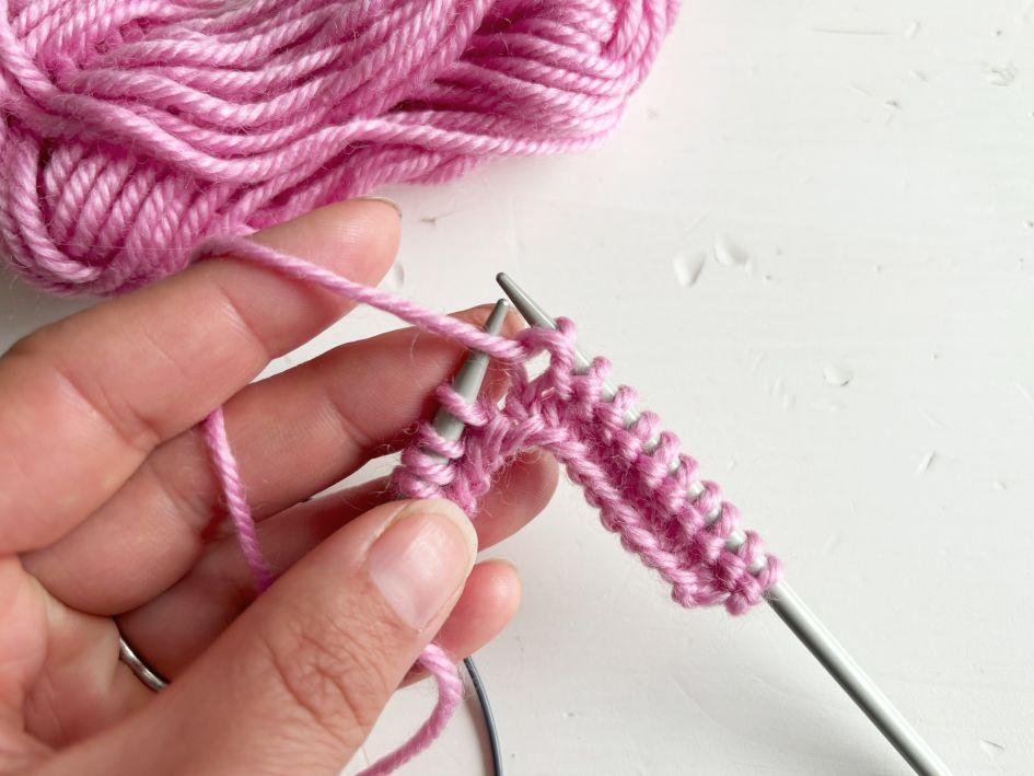Stricken lernen: rechte und linke Maschen stricken | Kreativblog myneedleworks