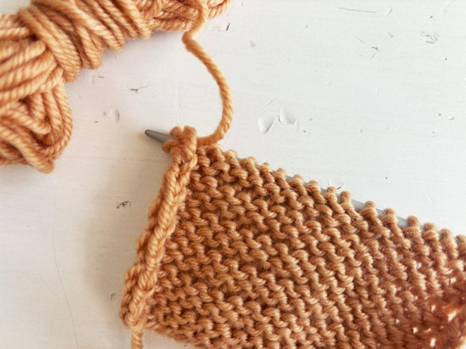 Stricken lernen: rechte und linke Maschen stricken | Kreativblog myneedleworks