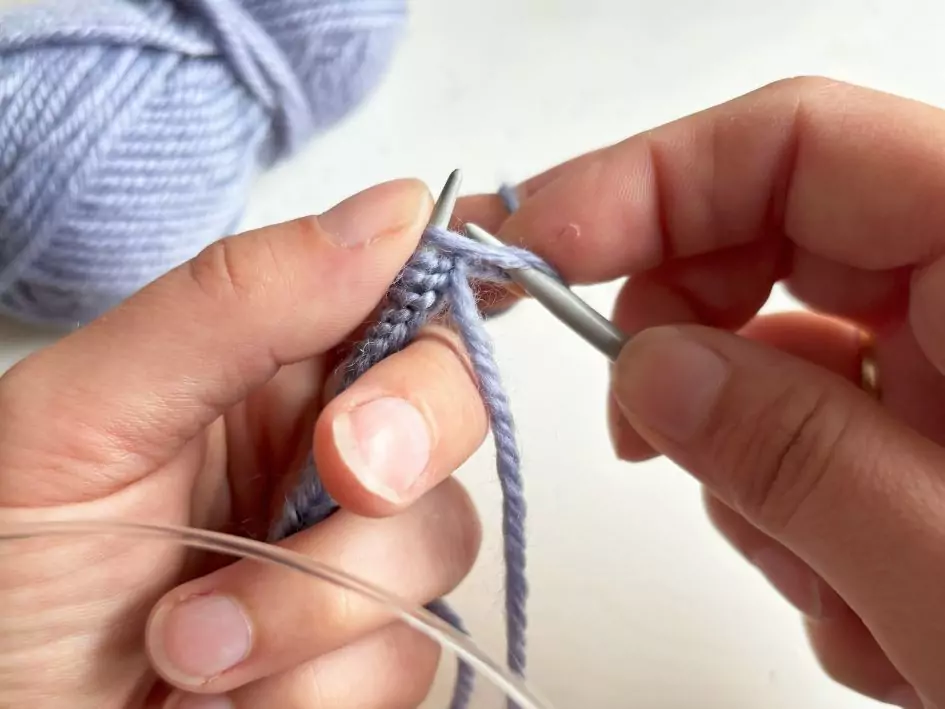 Stricken lernen: rechte und linke Maschen stricken | Kreativblog myneedleworks