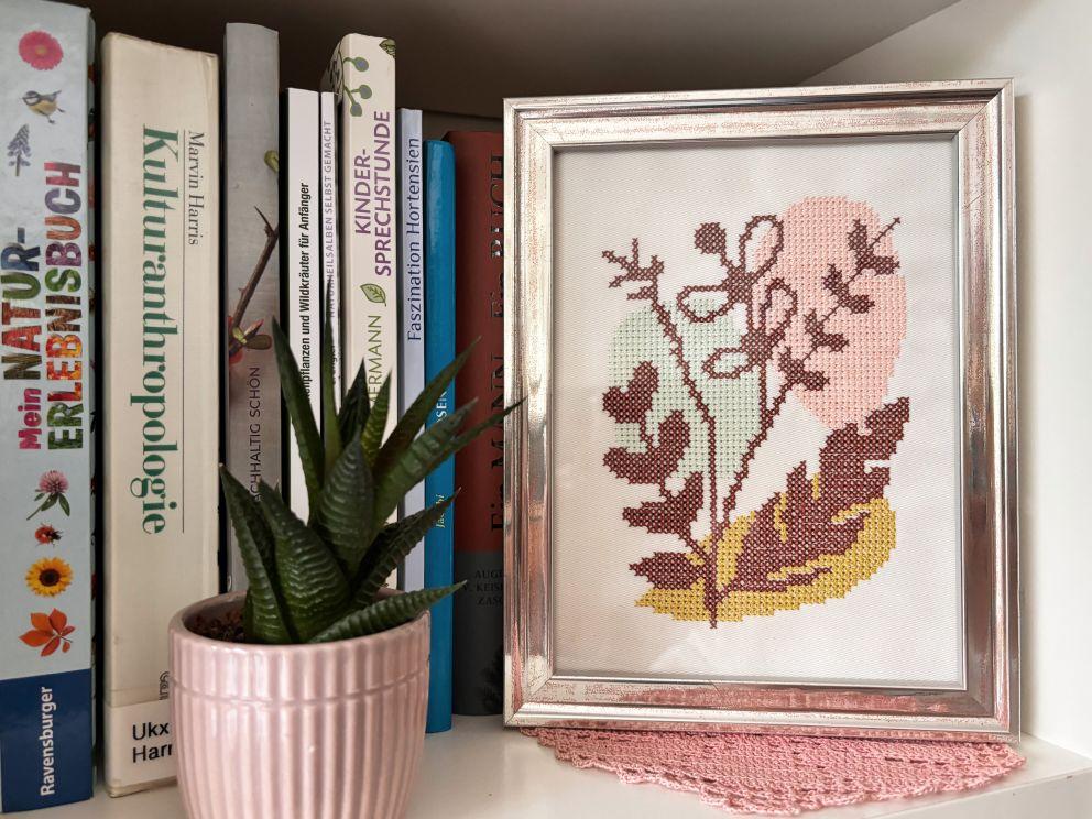 Minimalistische Blumen sticken im Kreuzstich | Line Art sticken | Stickdatei und Stickvorlage | erhältlich bei makerist und CrazyPatterns | Kreativblog myneedleworks